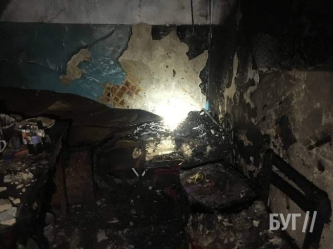 Волинянин ледь не згорів через куріння у ліжку. ФОТО