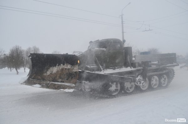 Така техніка їздить біля заводу СКФ