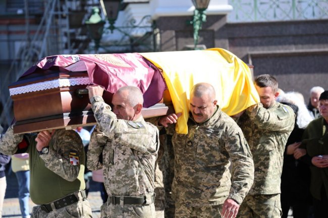 Громада знову у скорботі: у Луцьку попрощалися з Героєм Іваном Герасимчуком