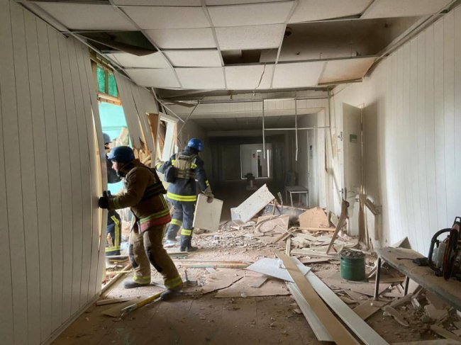 Окупанти обстріляли лікарню у Сумській області: загинув підліток. ФОТО