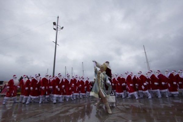 У Ялті ‒ парад Дідів Морозів. ФОТО