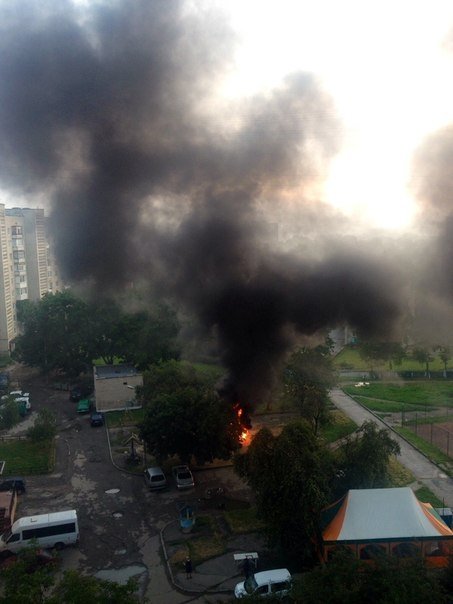 У Луцьку вночі невідомі палили шини. ФОТО. ВІДЕО