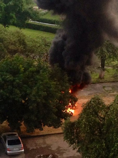 У Луцьку вночі невідомі палили шини. ФОТО. ВІДЕО