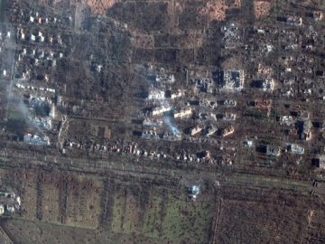 Військові показали, який вигляд має «дорога життя» до Бахмута