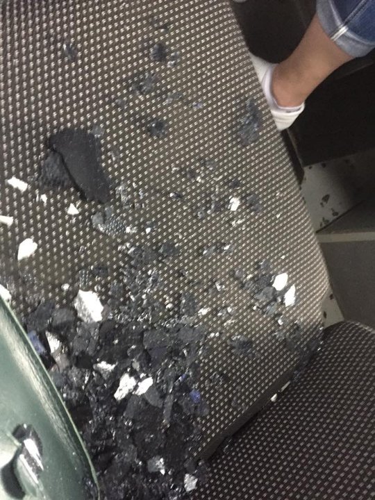 У рівненській маршрутці на пасажирку впало скло. ФОТО