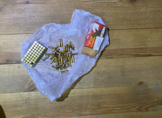 У волинянина вдома під час обшуку виявили незаконну мисливську зброю та боєприпаси. ФОТО