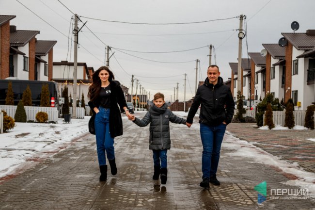 «Якби мали квартиру, одружилися б раніше»: в гостях у Вікторії Доманської та Сергія Стрихарчука. ФОТО*