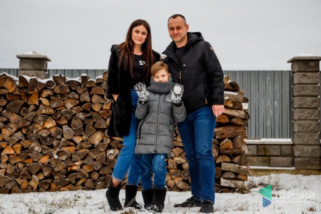 «Якби мали квартиру, одружилися б раніше»: в гостях у Вікторії Доманської та Сергія Стрихарчука. ФОТО*