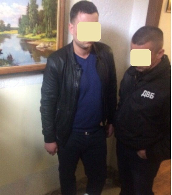 Затримали трьох поліцейських, які вимагали хабарі