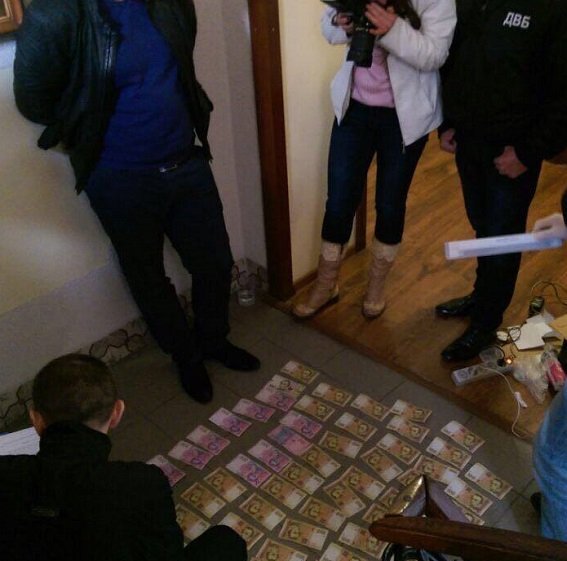 Затримали трьох поліцейських, які вимагали хабарі