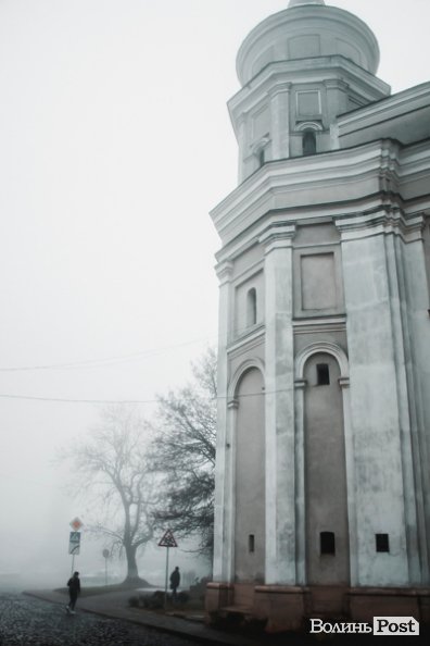 Туманний Луцьк: неймовірні фото 