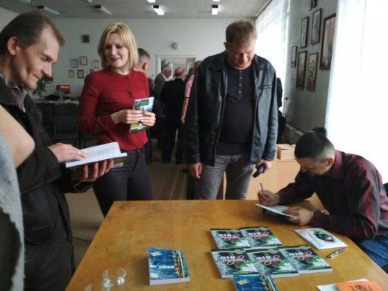 Волинський атовець презентував авторську книгу