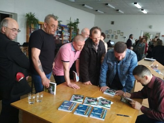 Волинський атовець презентував авторську книгу