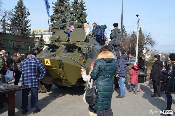 У Луцьку - благодійний  «масляний» ярмарок. ФОТО