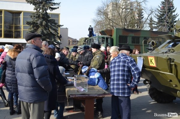 У Луцьку - благодійний  «масляний» ярмарок. ФОТО