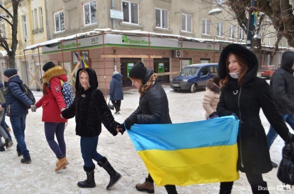 Ланцюг єднання в Луцьку. ФОТО