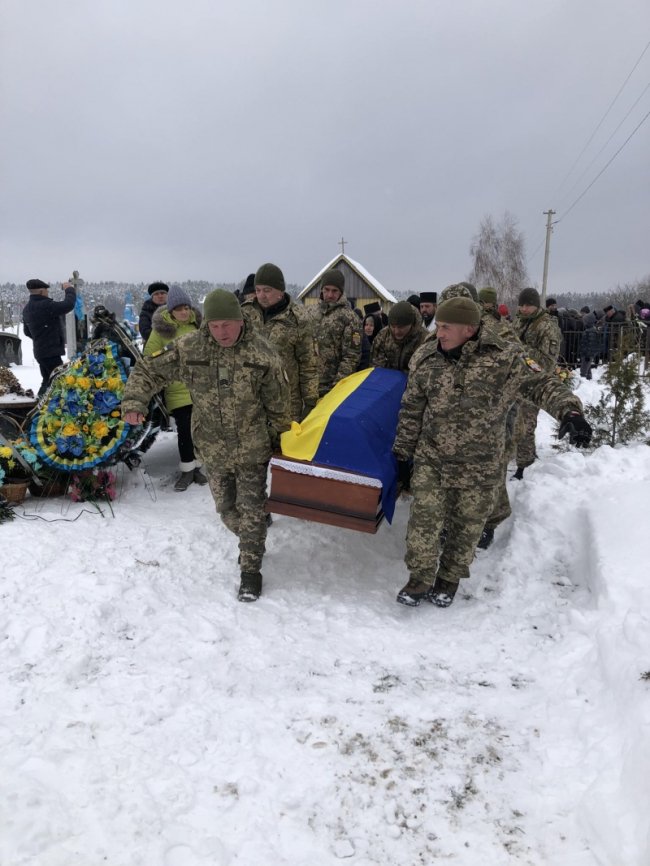 На Волині провели в останню дорогу Героя Віталія Рабчуна