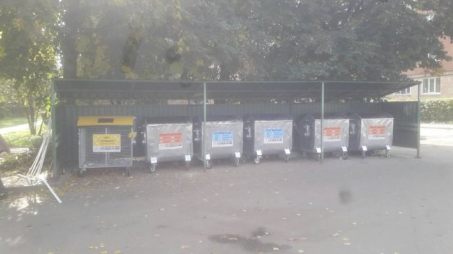 У Луцьку на 40-му кварталі встановили контейнери для роздільного збору сміття