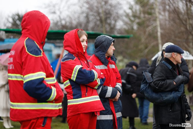 Водохреще у Луцьку: освячення води в річці Стир та занурення лучан. ФОТОРЕПОРТАЖ