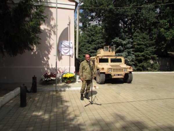 У Волновасі вшанували пам'ять капітана СБУ Віктора Мандзика. ФОТО