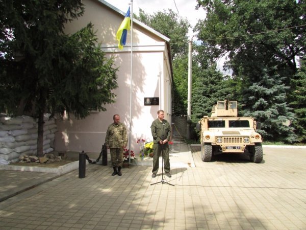 У Волновасі вшанували пам'ять капітана СБУ Віктора Мандзика. ФОТО