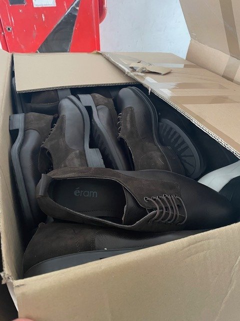 Через «Ягодин» намагались незаконно провезти нове взуття під виглядом секонд-хенду