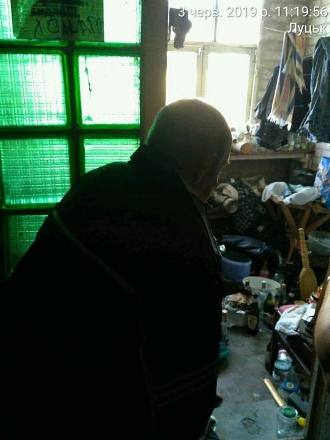 Нестерпний сморід та гори сміття: лучанин влаштував рейвах у багатоповерхівці