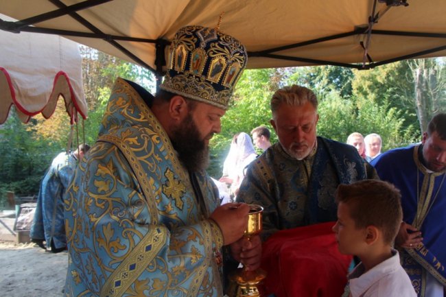 У волинському онкодиспансері на місці майбутньої церкви відзначили храмове свято