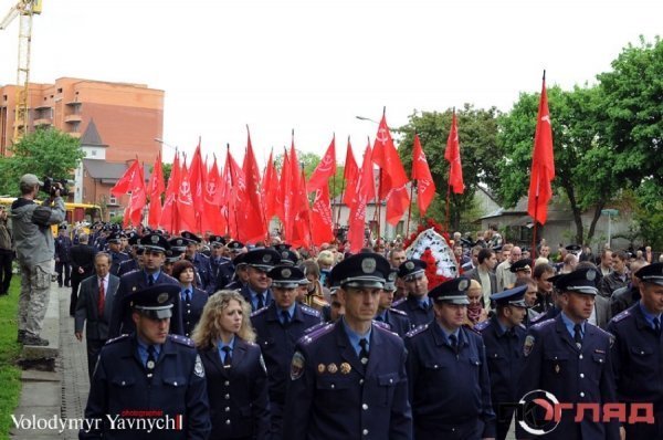 У Тернополі в День Перемоги «скрутили» свободівців. ФОТО. ВІДЕО
