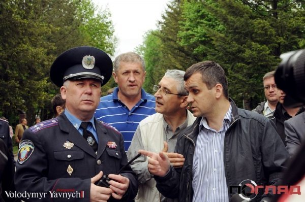 У Тернополі в День Перемоги «скрутили» свободівців. ФОТО. ВІДЕО