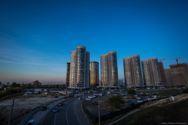 Молодий луцький фотограф поділився вражаючими світлинами вечірньої столиці 