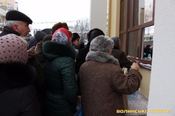Лучани святять воду в Свято-Троїцькому соборі