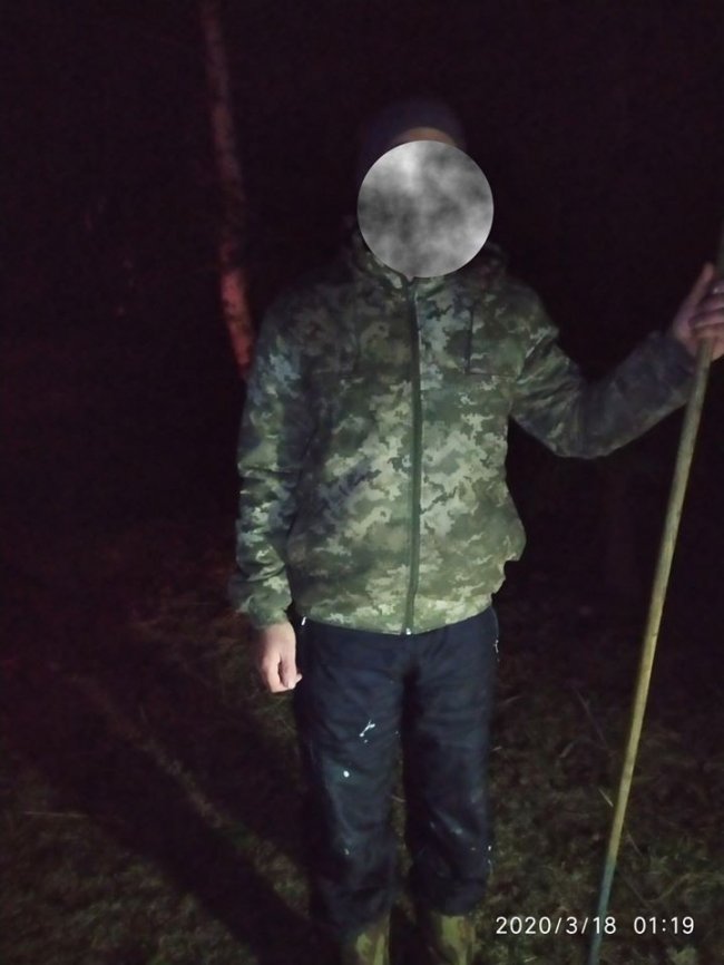 На Волині посеред ночі затримали чотирьох браконьєрів, які ловили рибу «острогами». ФОТО