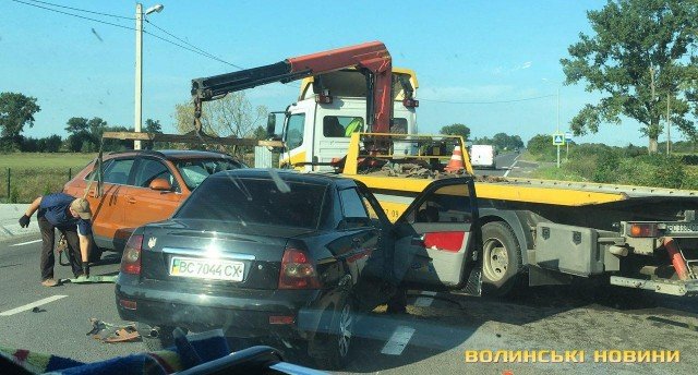 На трасі Львів-Луцьк зіткнулись два авто: є постраждалі. ФОТО