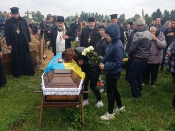 На Волині попрощалися із 40-річним Героєм Денисом Єлюбаєвим