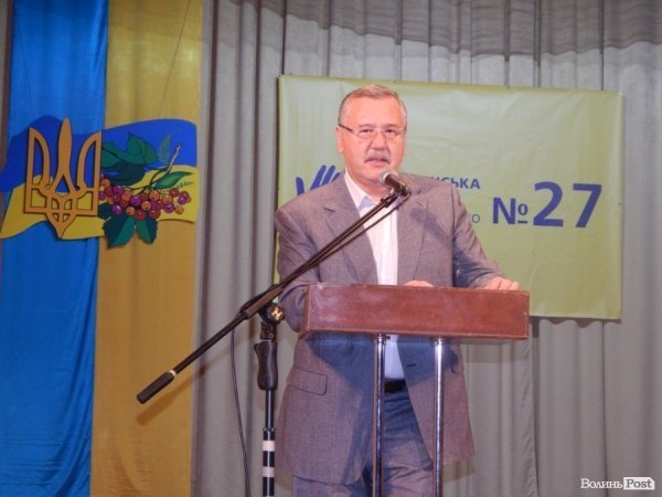 Анатолій Гриценко зустрівся з лучанами. ФОТО*