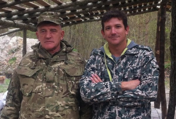 Австралійський волонтер смакував польовою кухнею з бійцями «Світязя»