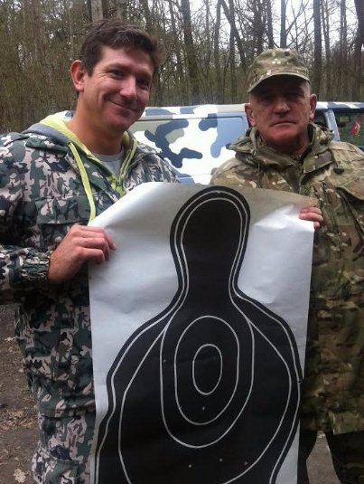 Австралійський волонтер смакував польовою кухнею з бійцями «Світязя»