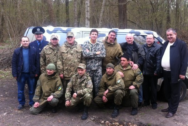 Австралійський волонтер смакував польовою кухнею з бійцями «Світязя»