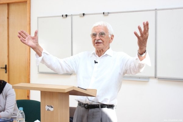 Сверстюк у Луцьку презентував книгу про Гоголя. ФОТО