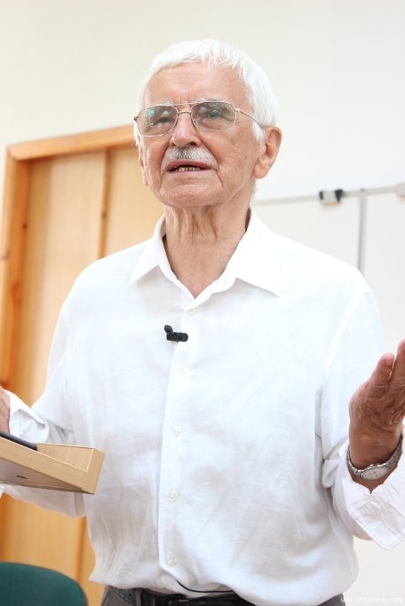 Сверстюк у Луцьку презентував книгу про Гоголя. ФОТО