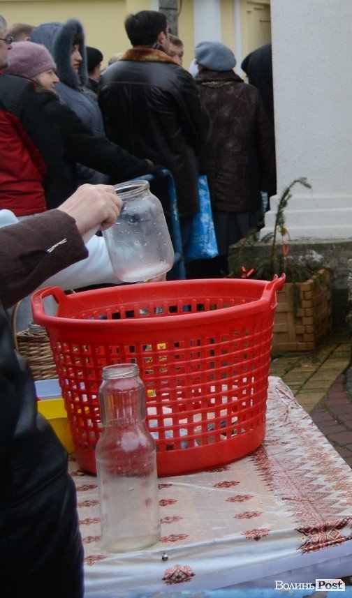 У центрі Луцька освятили воду. ФОТО
