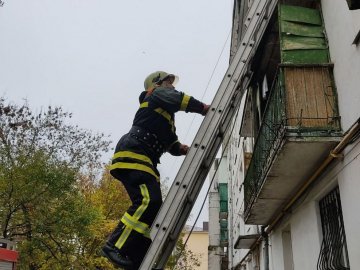 У Луцьку рятувальники допомогли літній жінці відкрити двері у квартиру