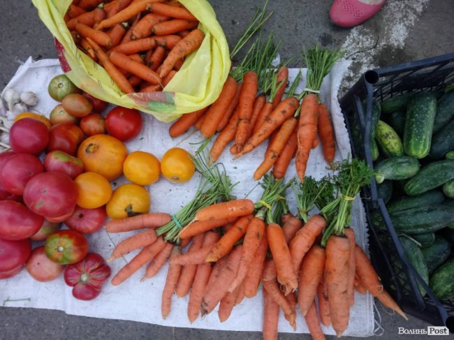 Дорожче, ніж персики: скільки коштує морква на луцькому ринку 