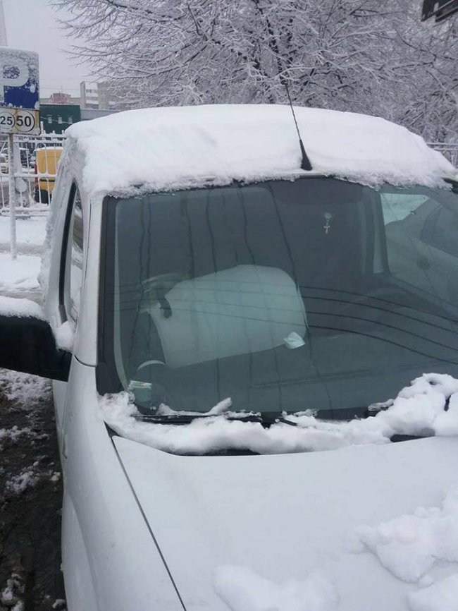 Самогонний апарат замість пасажира: у Луцьку «засікли» водія-порушника. ФОТО