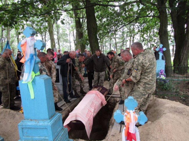 У Шацькому районі поховали бійця