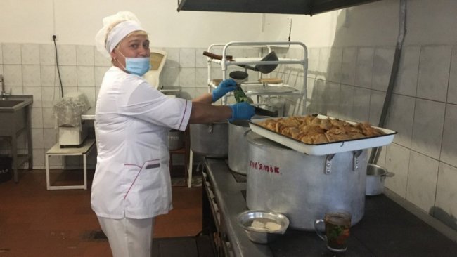 Розповіли, як харчуються діти однієї з луцьких шкіл. ВІДЕО