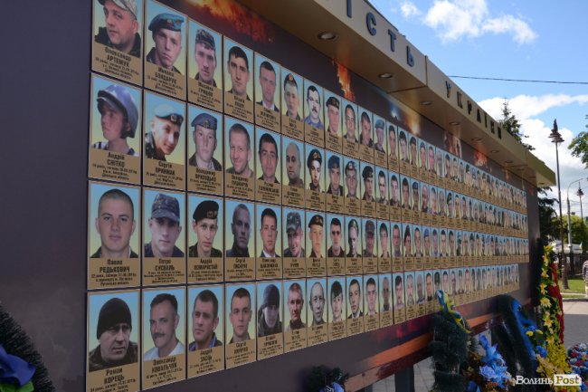 За Стелою Героїв у Луцьку не доглядають, - атовець