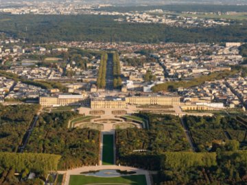 Через загрозу вибуху у Франції евакуювали Версаль