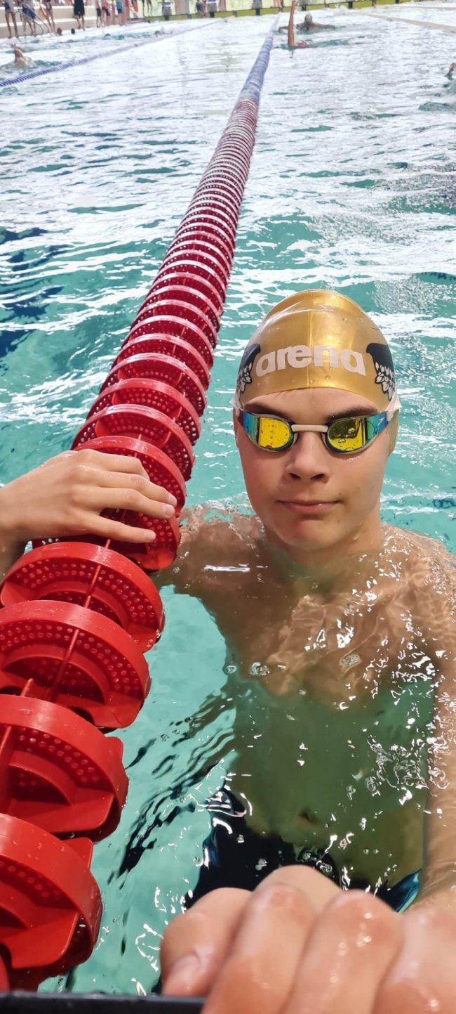 Юний плавець з Луцька завоював 5 нагород на турнірі в Польщі. ФОТО